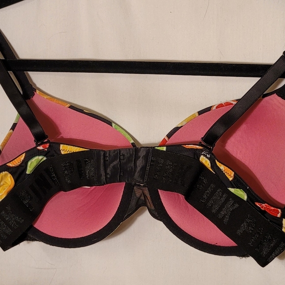 Victorias Bra - Picture 2 of 3